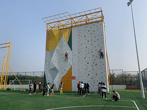 新疆学校攀岩墙