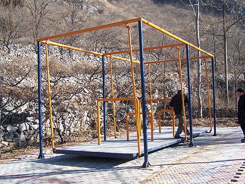 新疆拓展训练器材｜摇摆高低横木
