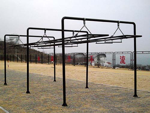 新疆400米渡海登训练器材｜晃动横梯